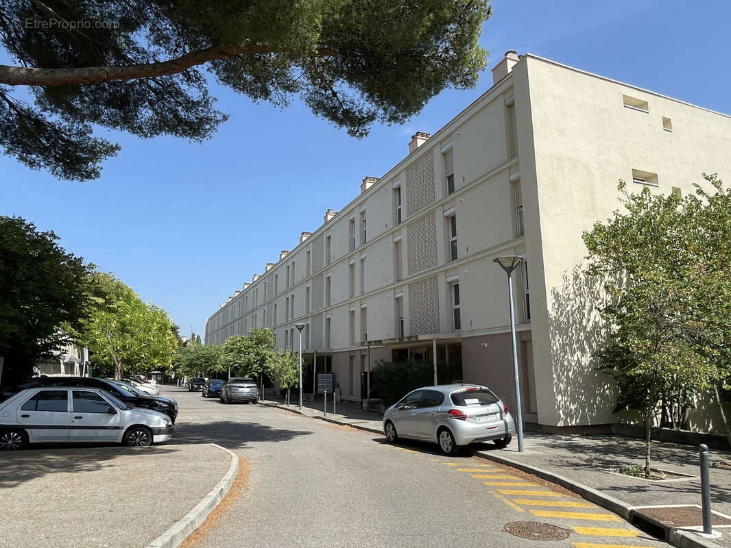Superbe T2/3 entièrement rénové avec goût, vue dégagée, au calme, 2 places de parkings - photo 18