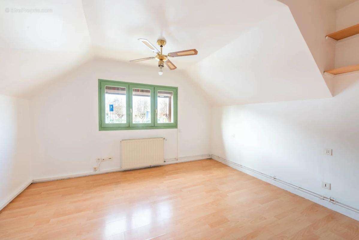 Maison à LES CLAYES-SOUS-BOIS