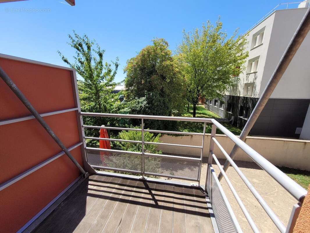   - Appartement à PIERRE-BENITE