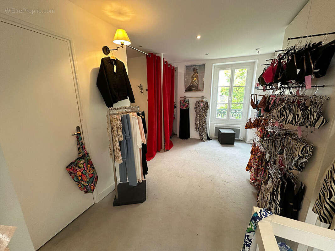 Mur - Local commercial Rueil-Malmaison / 44,43 m2 / Centre-ville - photo 10