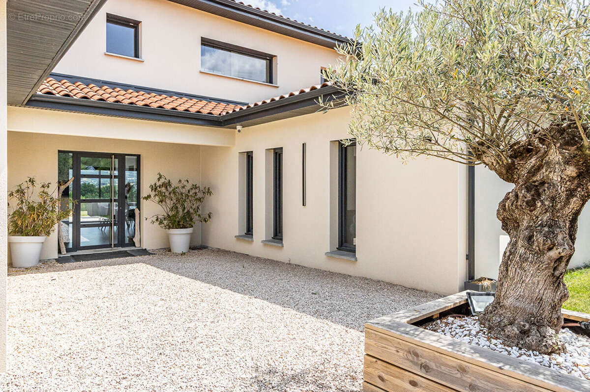 Maison à CHAZAY-D&#039;AZERGUES