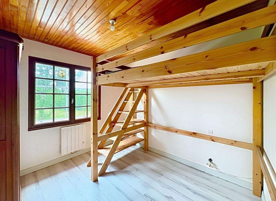 EXCLUSIVITE  A THENAC Maison à rénover de 271 m2 utile - photo 5