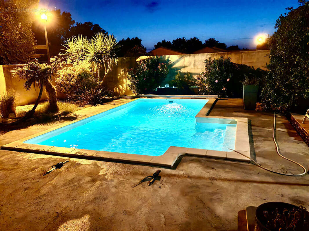 Villa avec piscine sur 444 m² de jardin clos et arboré, calme et résidentiel. - photo 16