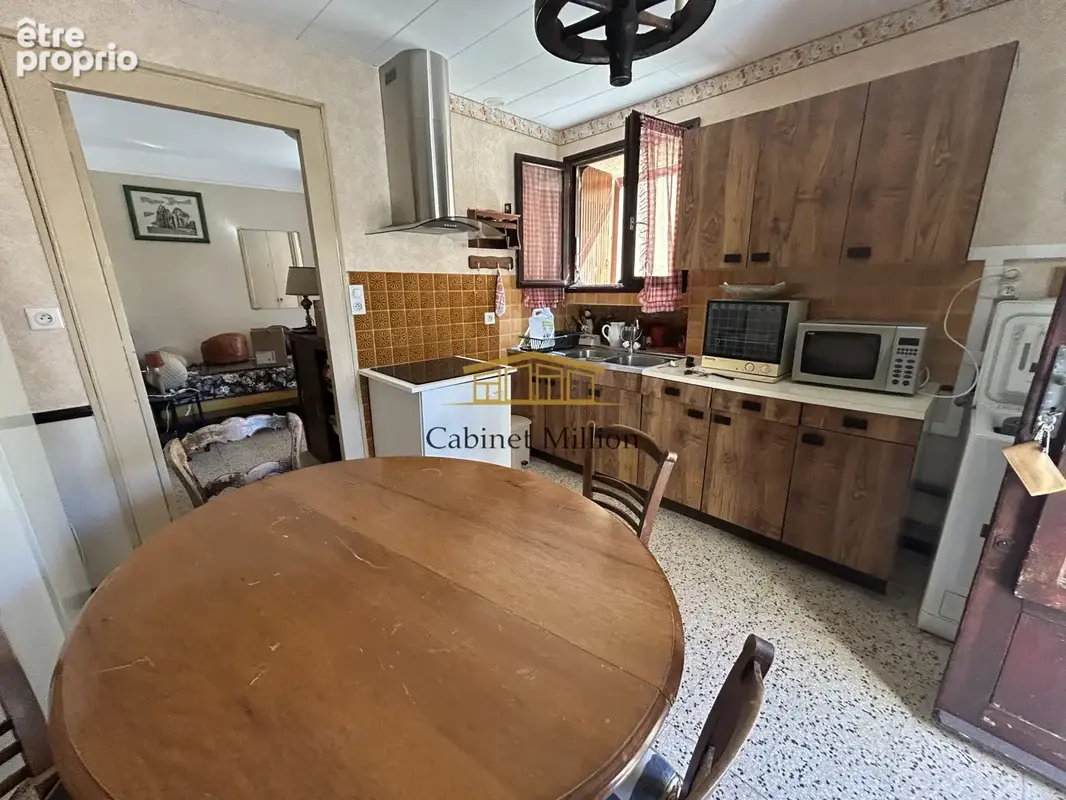 Maison à VIC-LA-GARDIOLE