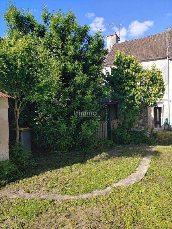 Maison à NEUILLY-SAINT-FRONT