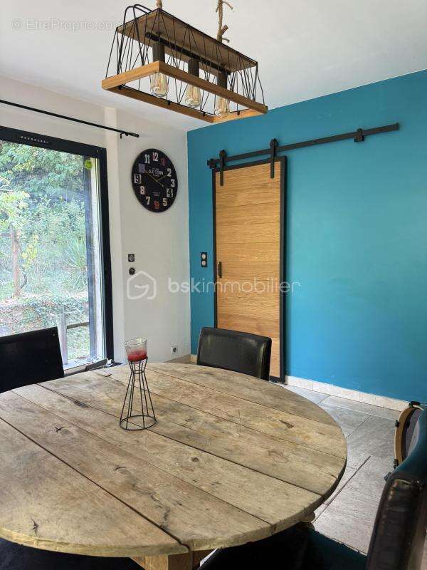 Maison à LA ROQUE-SUR-CEZE