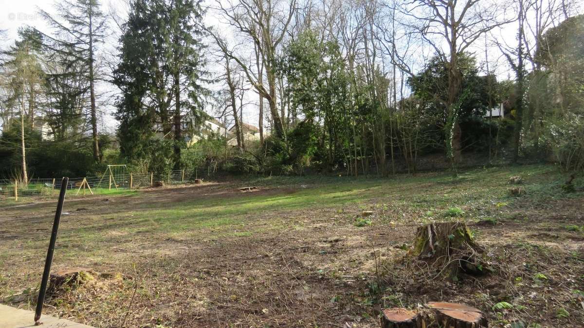 Terrain à MONTFORT-L'AMAURY