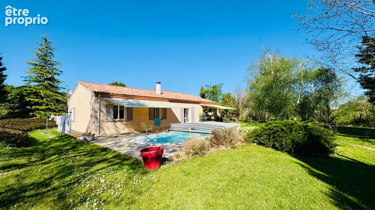 Maison de plain pied avec piscine et parc arboré - photo 3