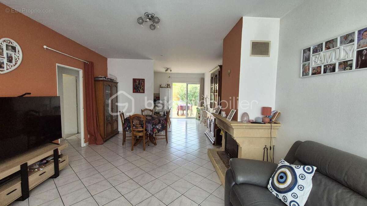 A vendre maison de ville de 129m² trois faces sur terrain de 438m² a elne - centre ville - proche de tous les commerces des ecol - photo 3