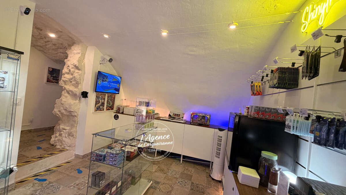 A vendre murs commerciaux vide 24,94 m2 en excellent etat situe rue barbacane a hyeres - photo 11