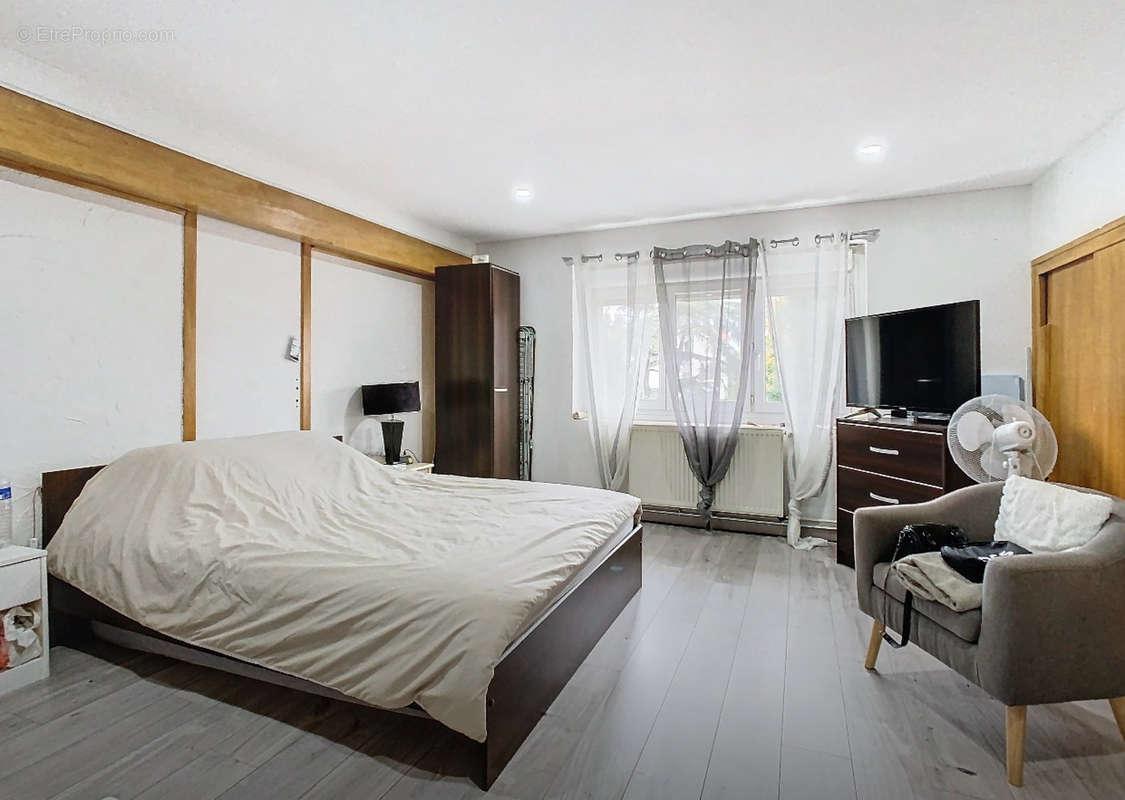 Chambre 2 - Appartement à VILLEFRANCHE-SUR-SAONE