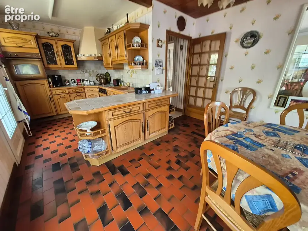 Maison à vendre - ST-ROMAIN- hyper centre - 145 m² hab + véranda 15 m² - 5 chambres dont 3 au RDC - photo 3