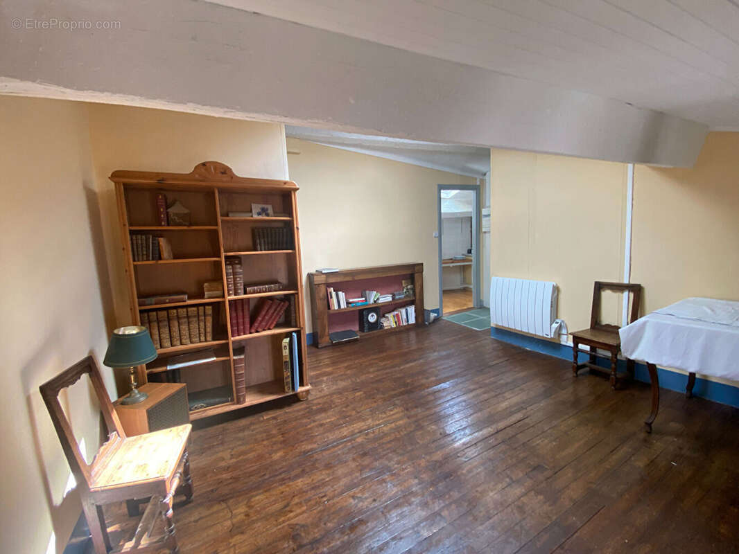 Appartement T3 + terrasse & cellier - photo 2