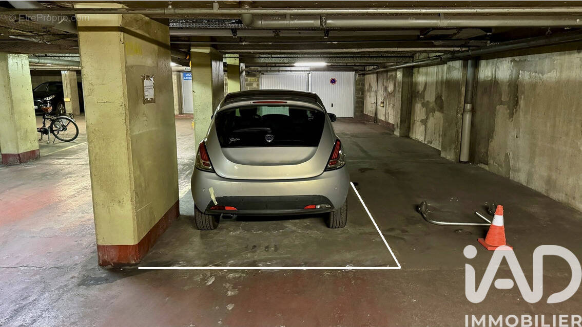Photo 1 - Parking à PARIS-9E