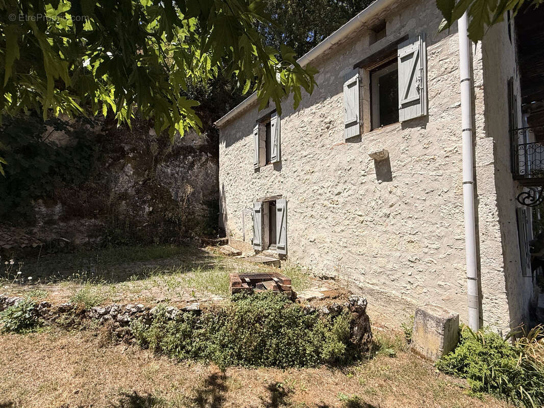 Maison de village en pierre avec vue panoramique sur la vallée - photo 2