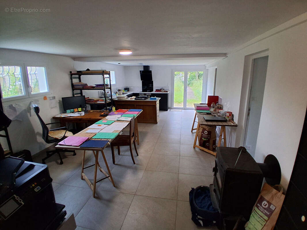 Maison 161 M2 sur 996 M2 rez de chaussée ,espace professionnel - photo 3