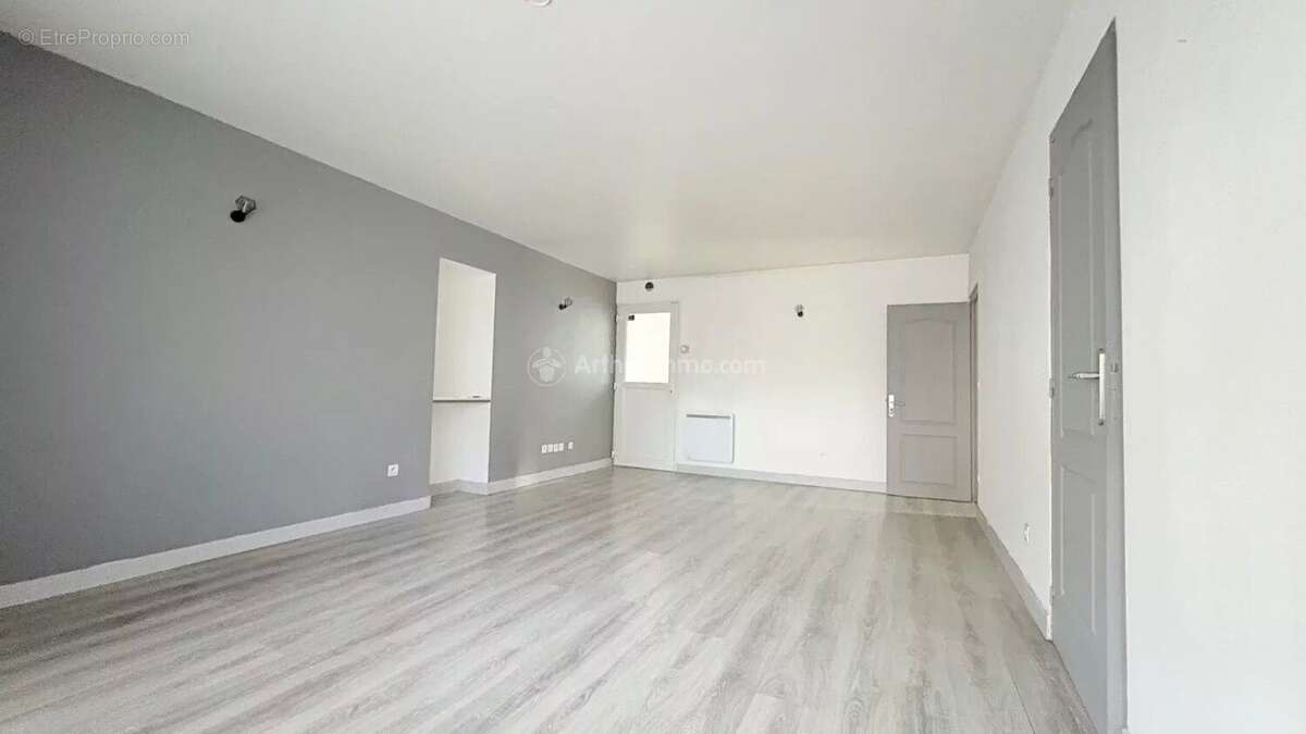 Appartement à FONTENAY-TRESIGNY