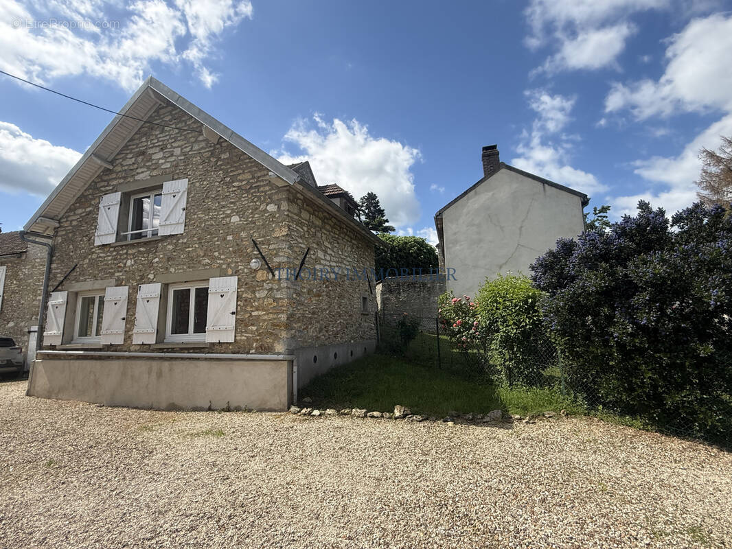 Maison à THOIRY