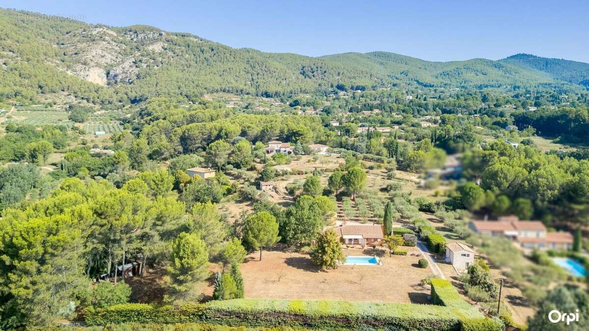 Villa Provençale de Plain-Pied à Saint-Zacharie — Écrin de Charme au Cœur d'un Domaine Arboré de 5 940 m² - photo 2