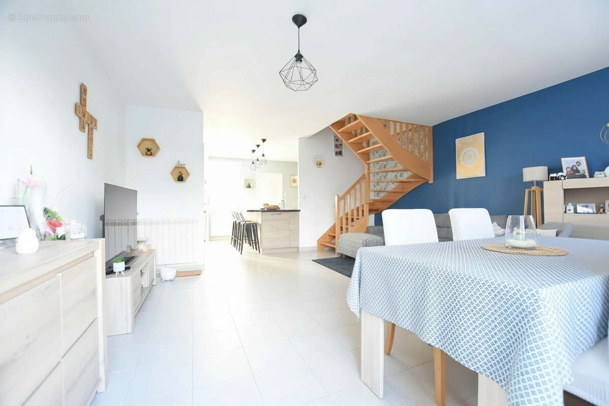 Maison à LES ESSARTS-LE-ROI