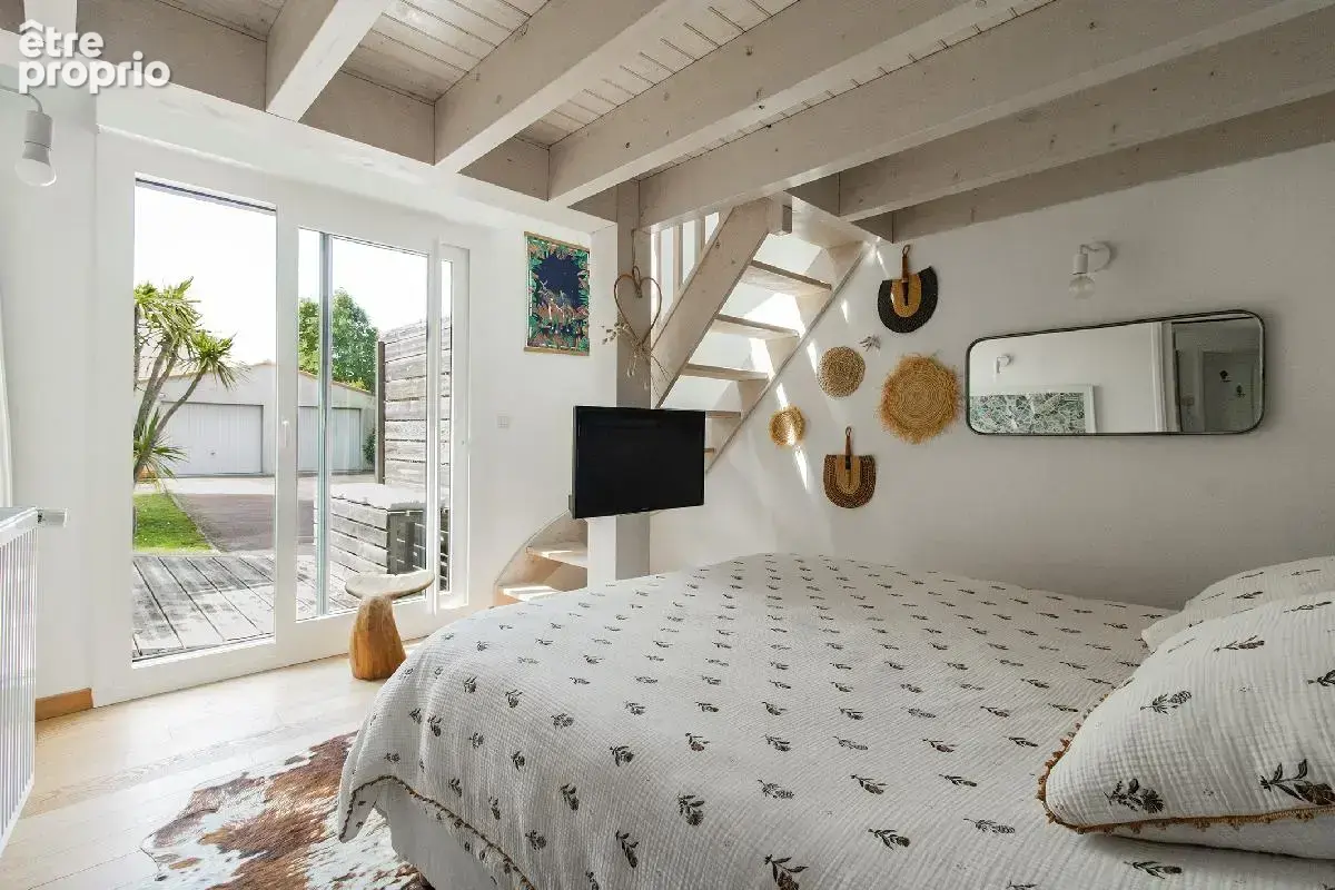 Coup de cœur pour cette maison ancienne rénovée, pleine de charme de 136 m² surface plancher, avec 4 chambres, bureau, grand gar - photo 6