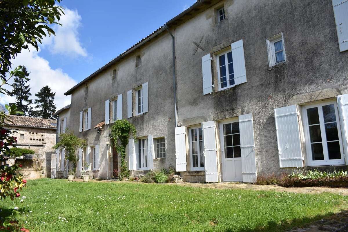 Belle et grande maison familiale à rafraîchir - photo 5