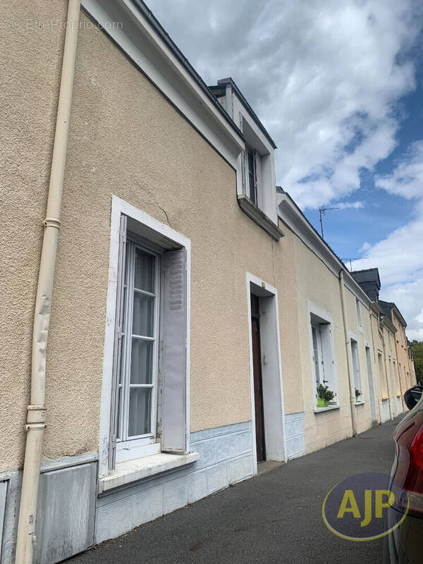 Maison à SAINTE-GEMMES-D'ANDIGNE