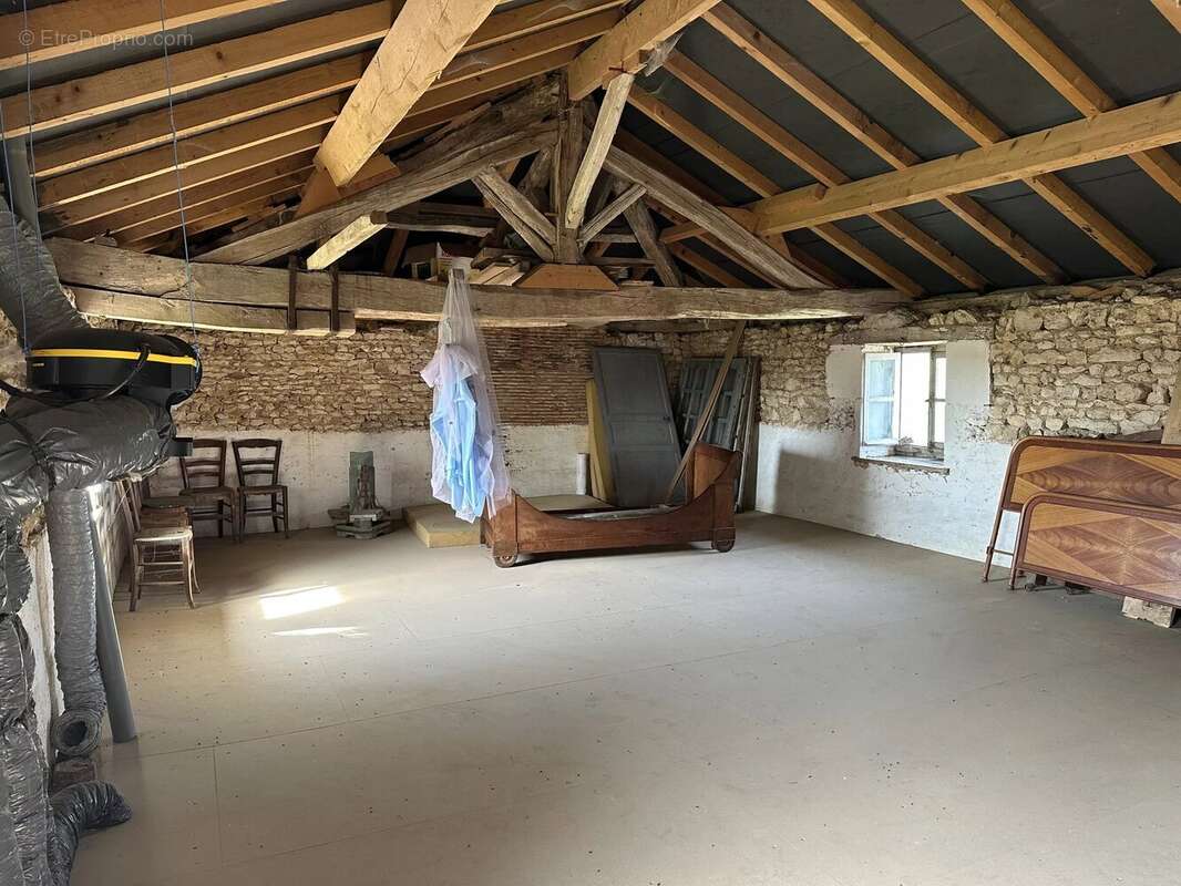 Maison à SOMMIERES-DU-CLAIN