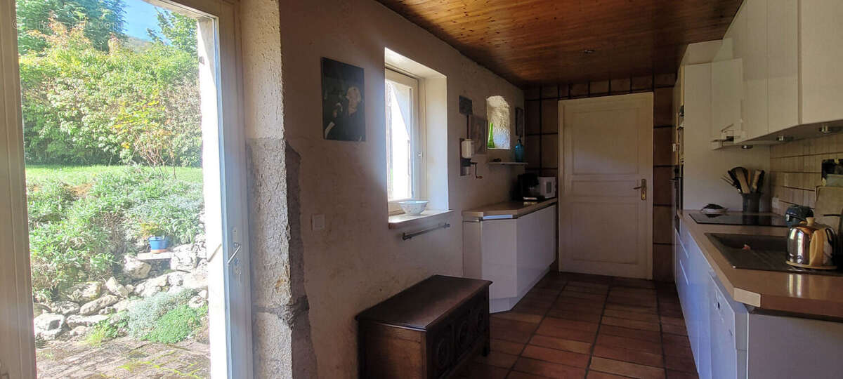 Maison à INJOUX-GENISSIAT