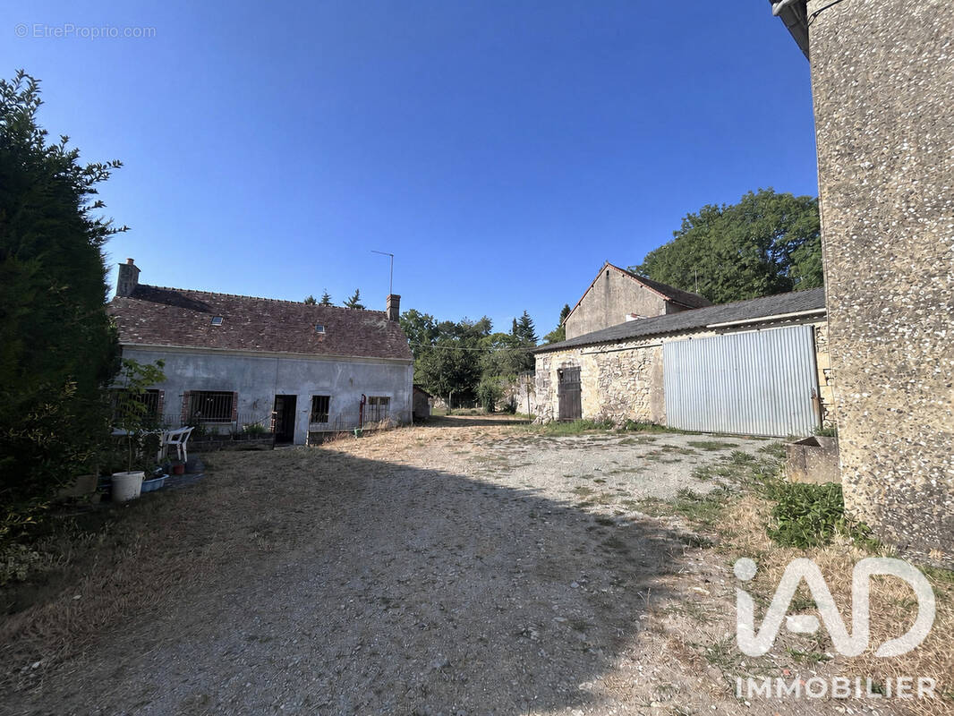 Photo 1 - Maison à VILLAINES-LA-CARELLE