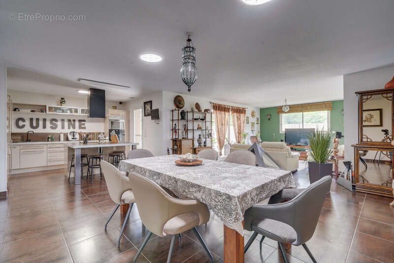 Maison à LE HAILLAN