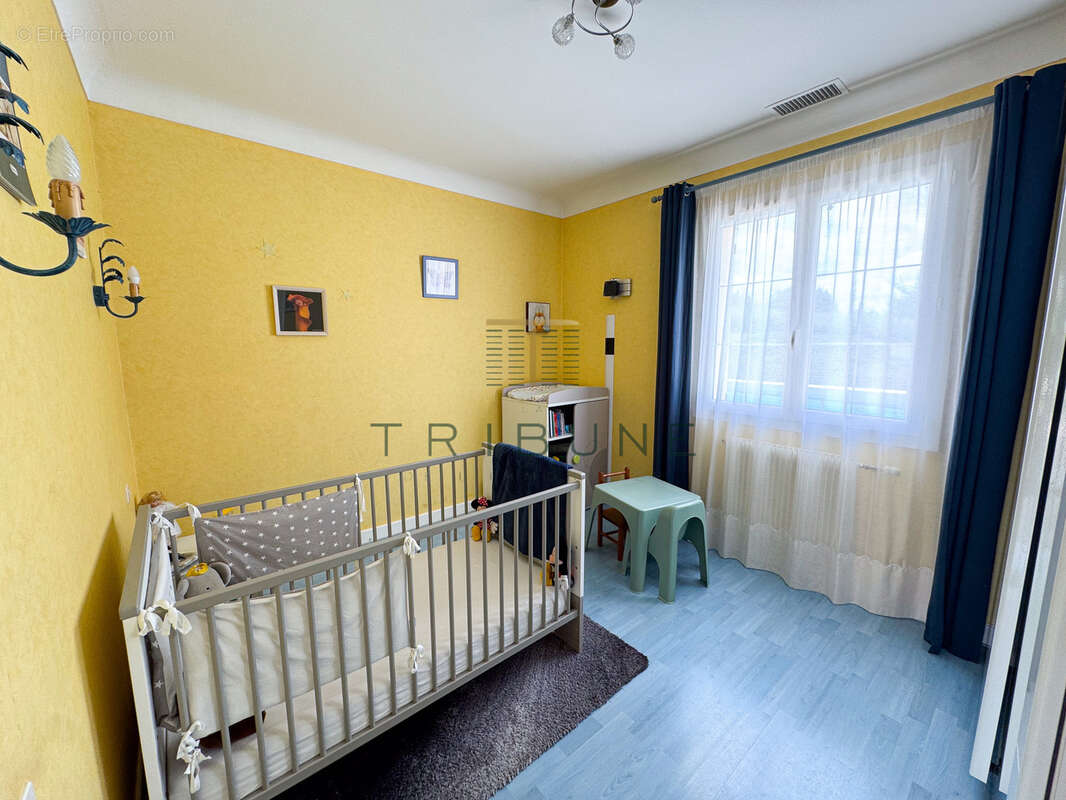 Maison familiale à vendre à Foulayronnes avec piscine, terrain clos et terrasse - photo 12
