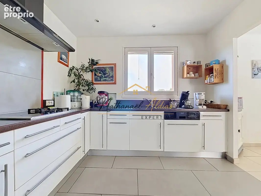 Maison avec logement indépendant, piscine, garage, écurie et terrain - photo 6