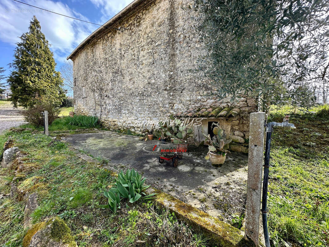 Maison à GENSAC
