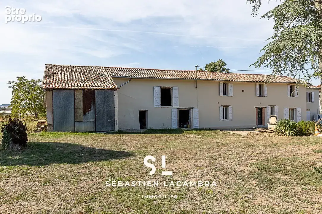Corps de ferme du XVIIIe siècle rénové   160 m2 habitables, nombreuses dépendances et remarquable potentiel - photo 6