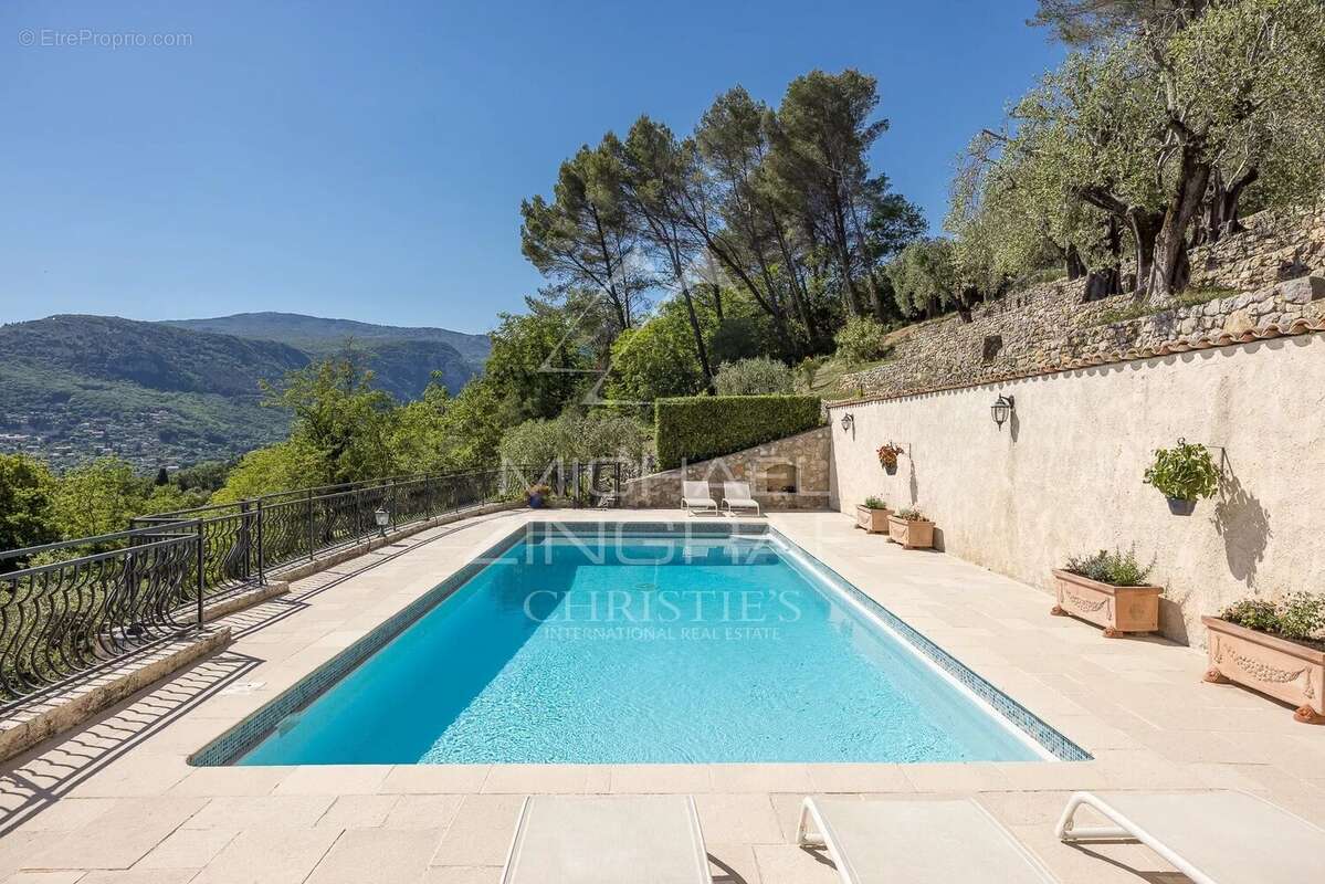 Maison à TOURRETTES-SUR-LOUP