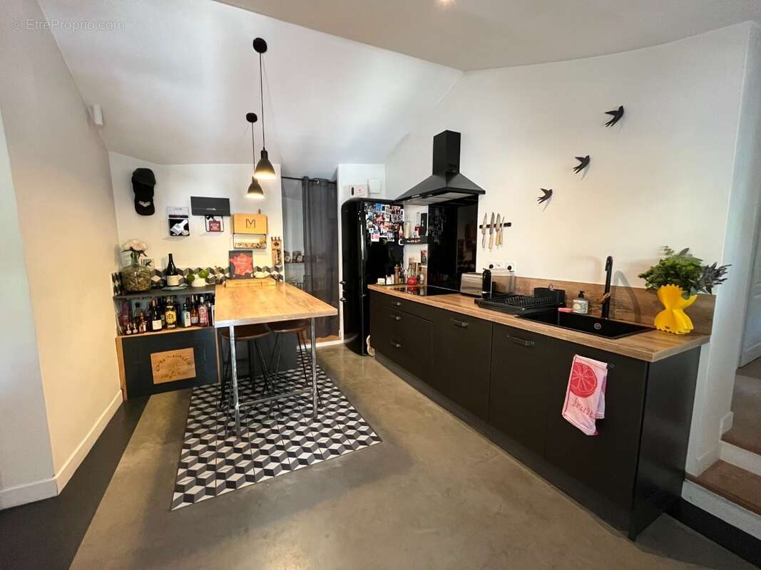 Cuisine équipée - Appartement à L&#039;ISLE-SUR-LA-SORGUE