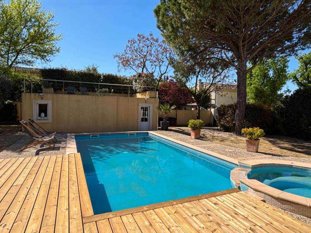 Maison à MORIERES-LES-AVIGNON