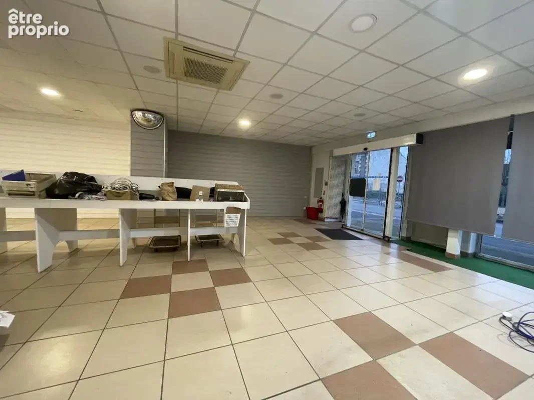 Local commercial avec beaux volumes et fort potentiel - photo 3