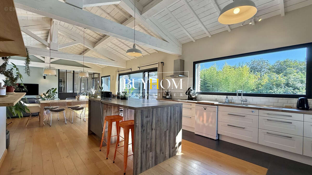 Maison à L'ISLE-SUR-LA-SORGUE