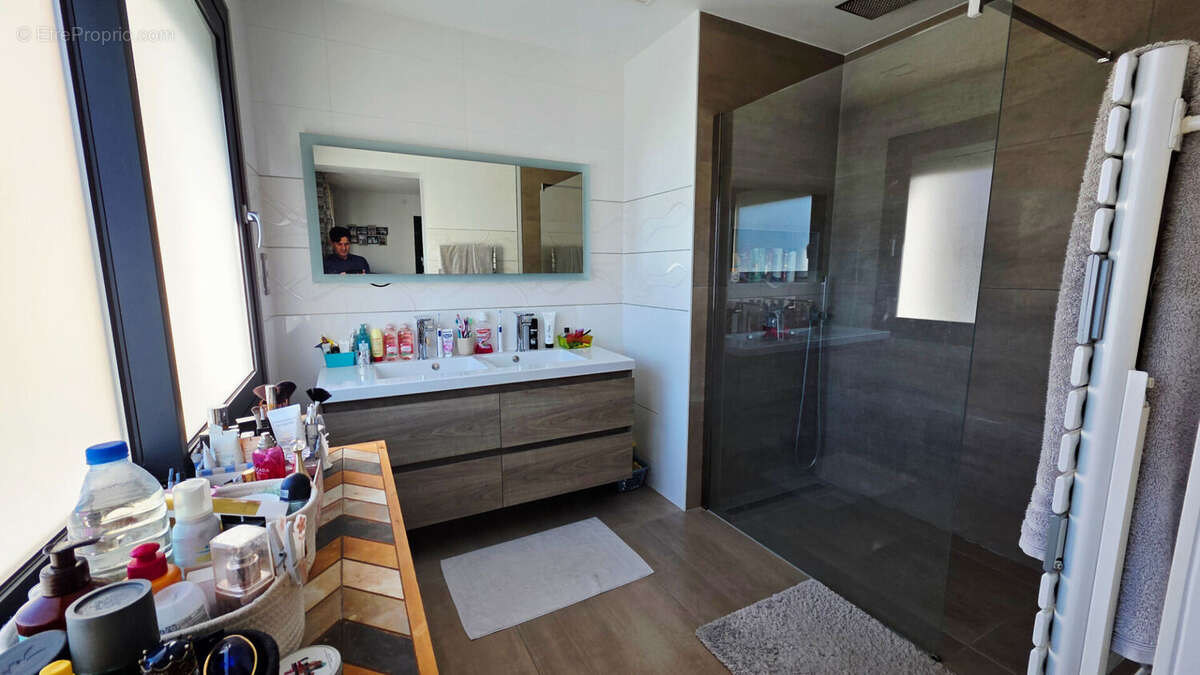 Maison à MONTREAL-LA-CLUSE