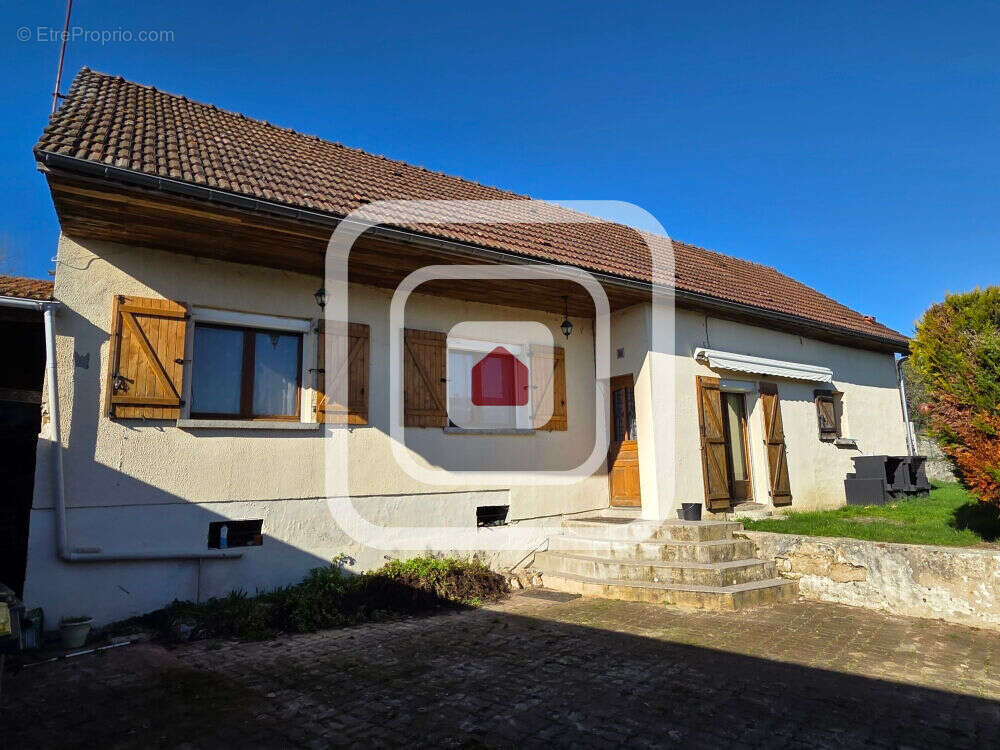 Maison à BOURG-ET-COMIN