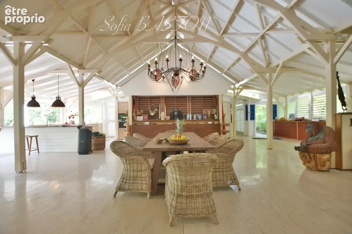 Superbe villa de 345 m² habitables avec piscine et annexes - terrain plat de 2 207 m², à vendre 5/6 pièces LE DIAMANT (972) - photo 10