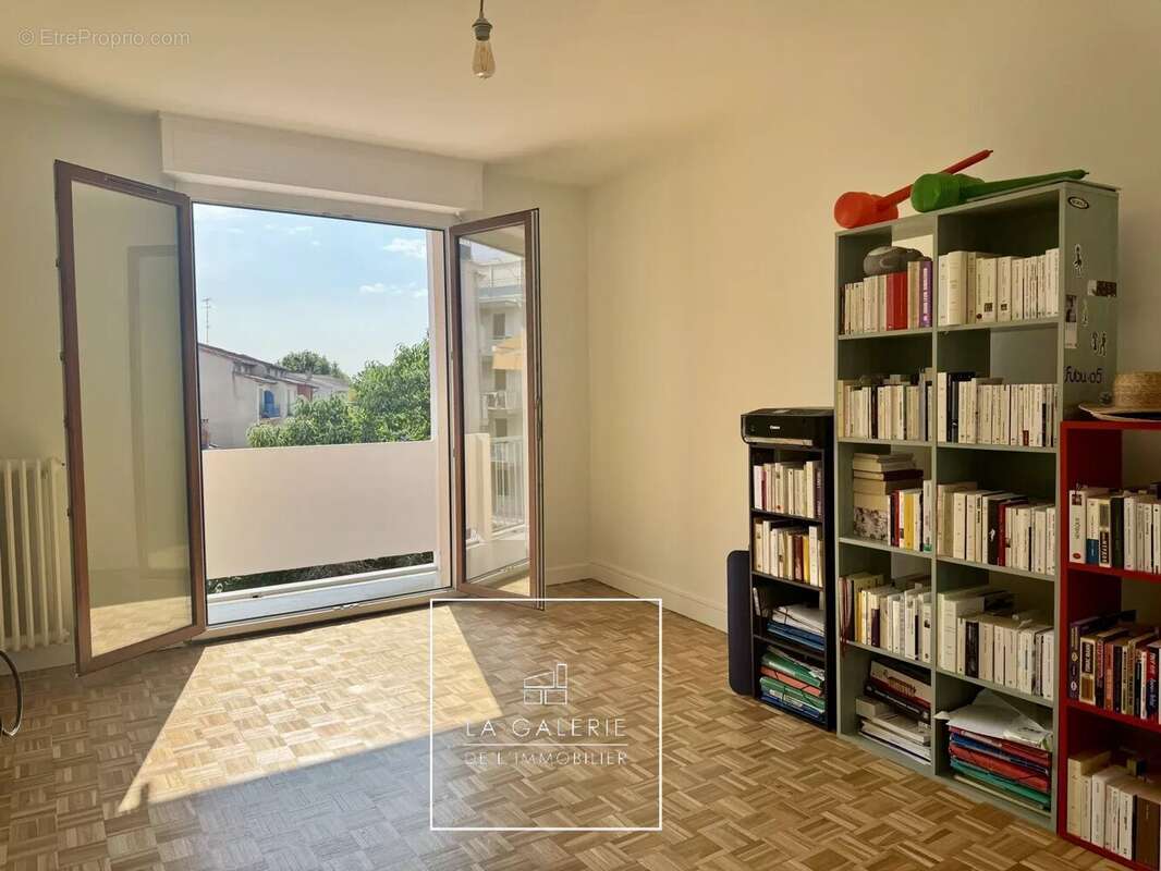 T3 avec balcon et cave rue magendie - photo 8