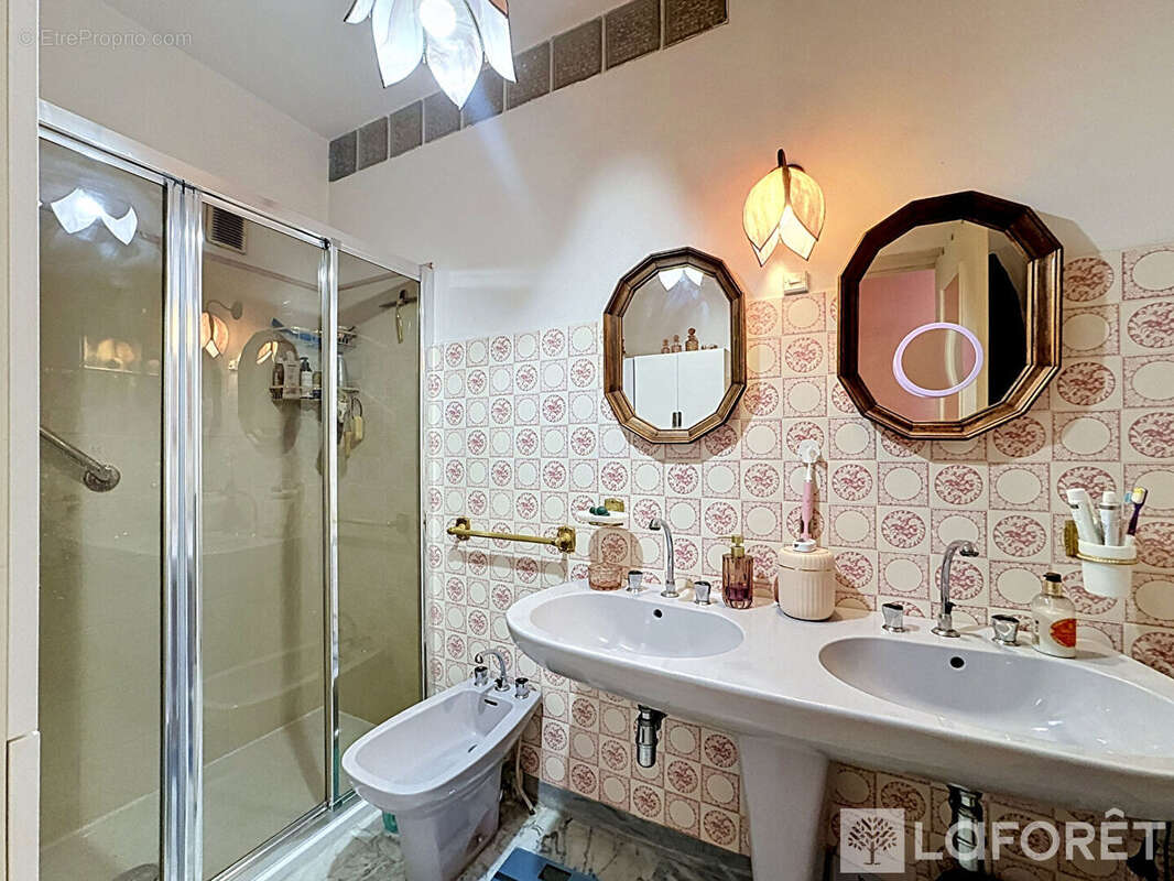 Appartement à ROQUEBRUNE-CAP-MARTIN