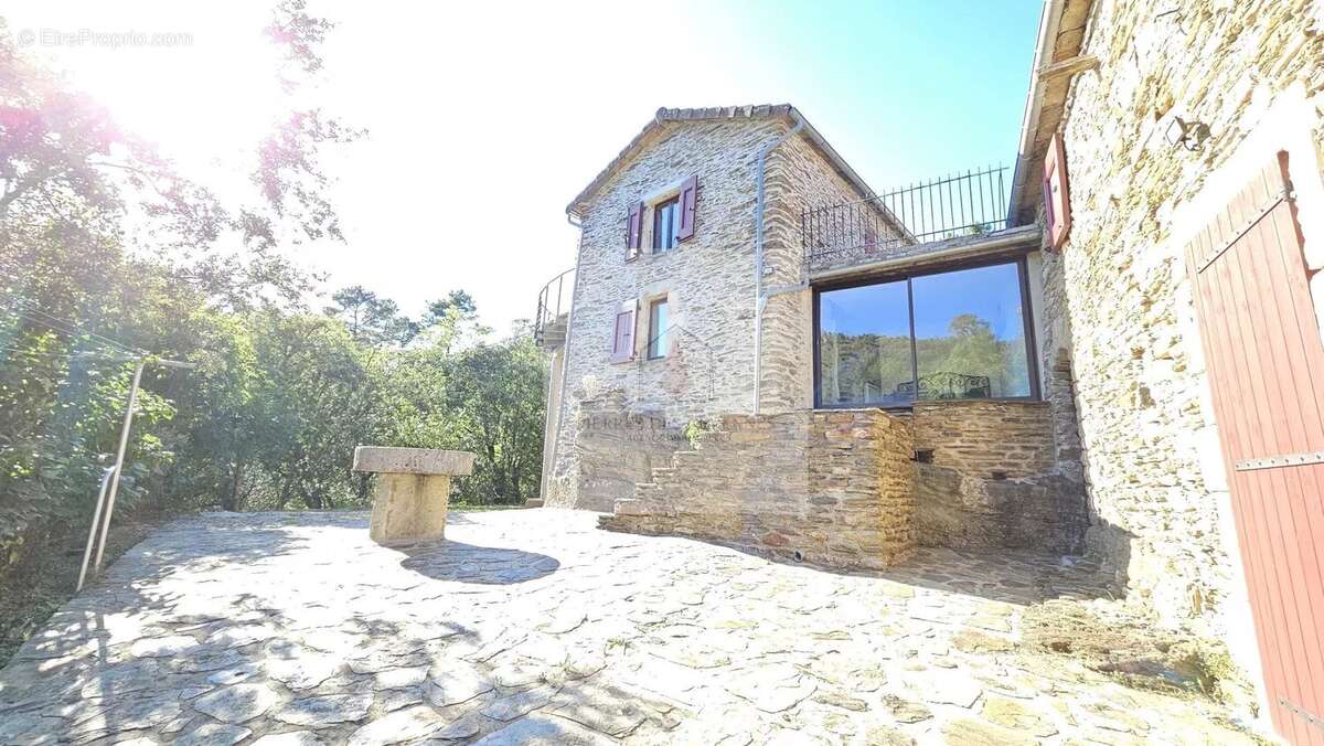 Maison à LE COLLET-DE-DEZE