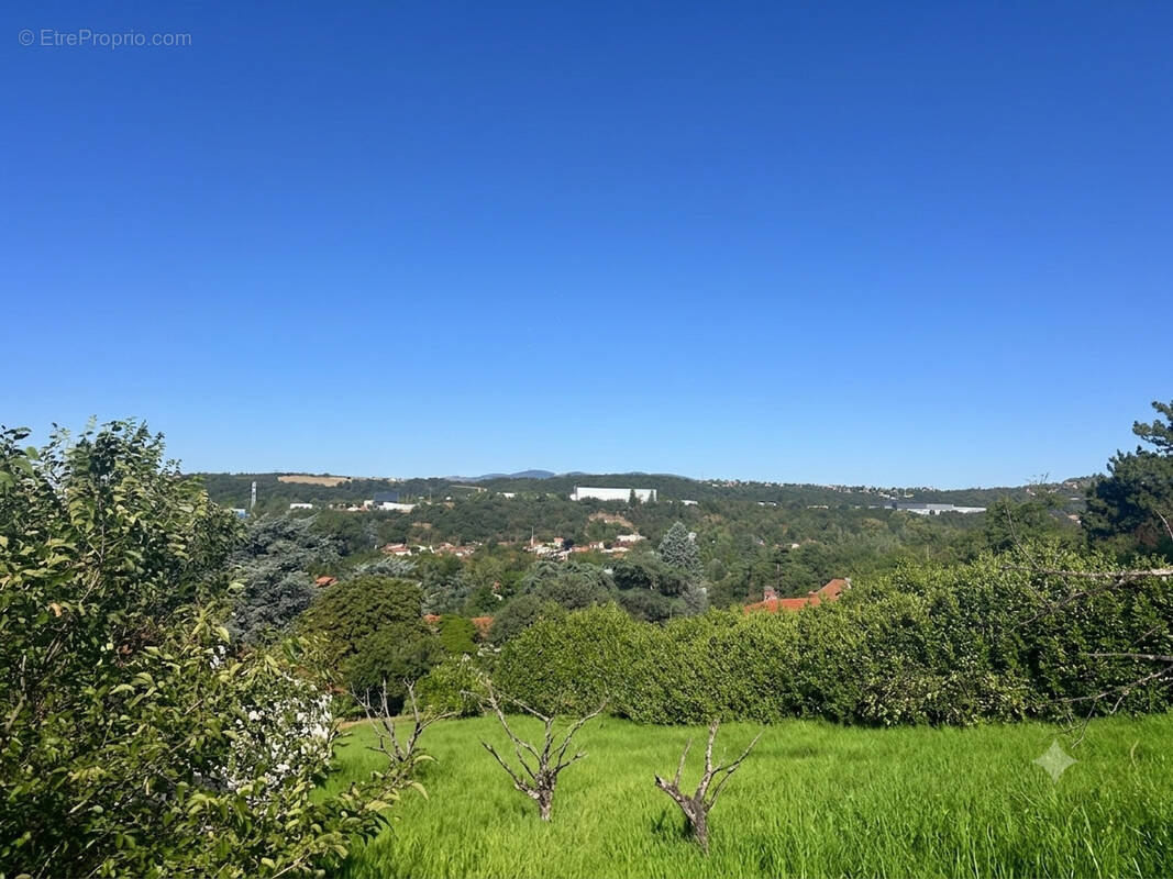 Terrain à GRIGNY