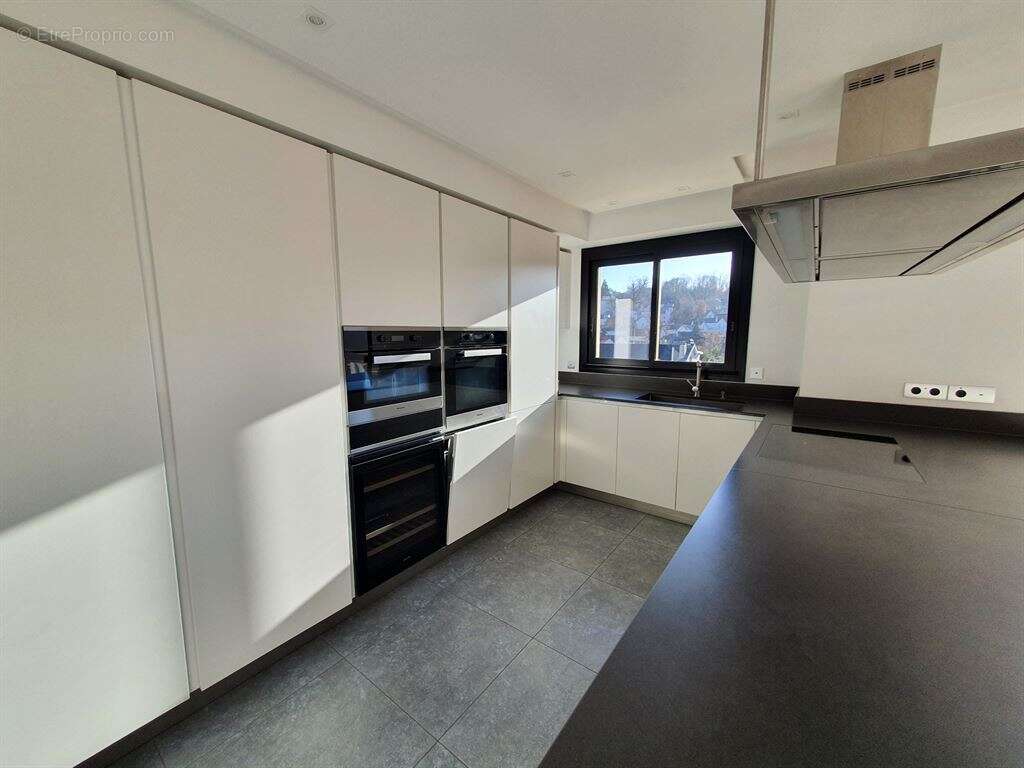 Appartement à VILLE-D'AVRAY