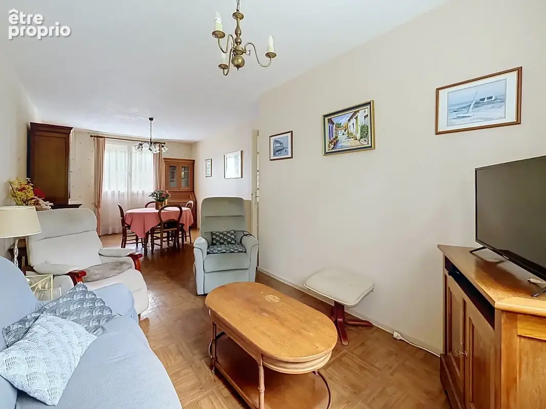 Chambray-lès-tours – fontaine blanche – maison familiale à réinventer sur plus de 500 m² - photo 3