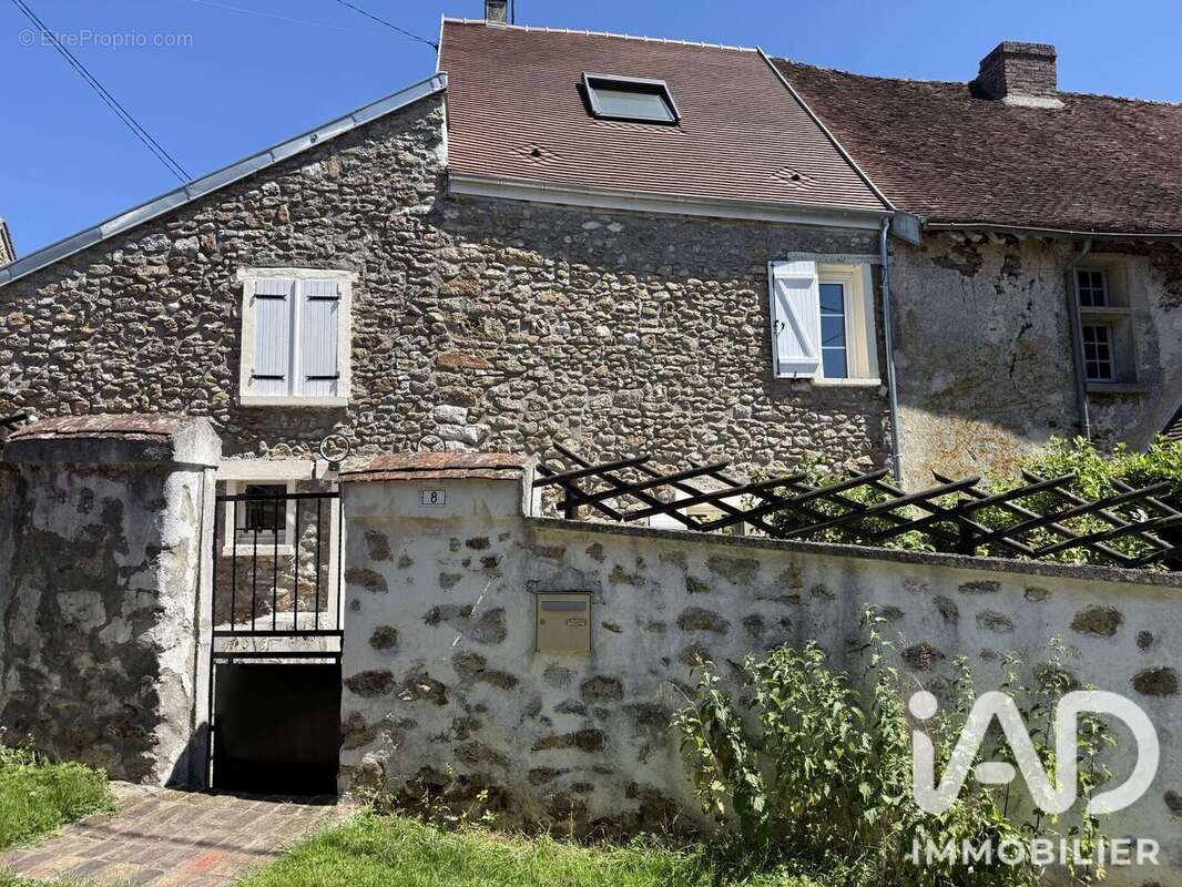 Maison 140 m² à Verdelot  - photo 2